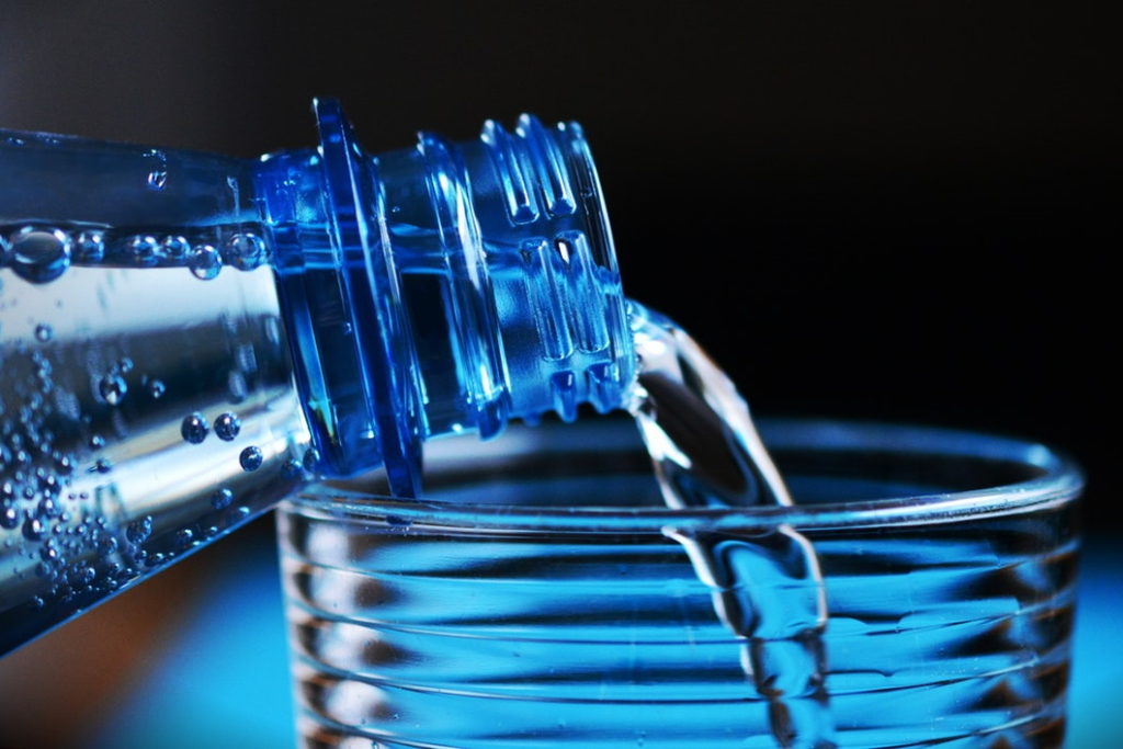 水　ボトル　青　ﾌﾘｰ素材